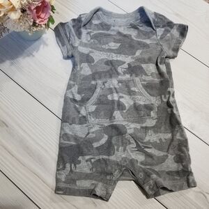 Baby Gap gray dinosaur romper🦕🦖 Size 3-6mo